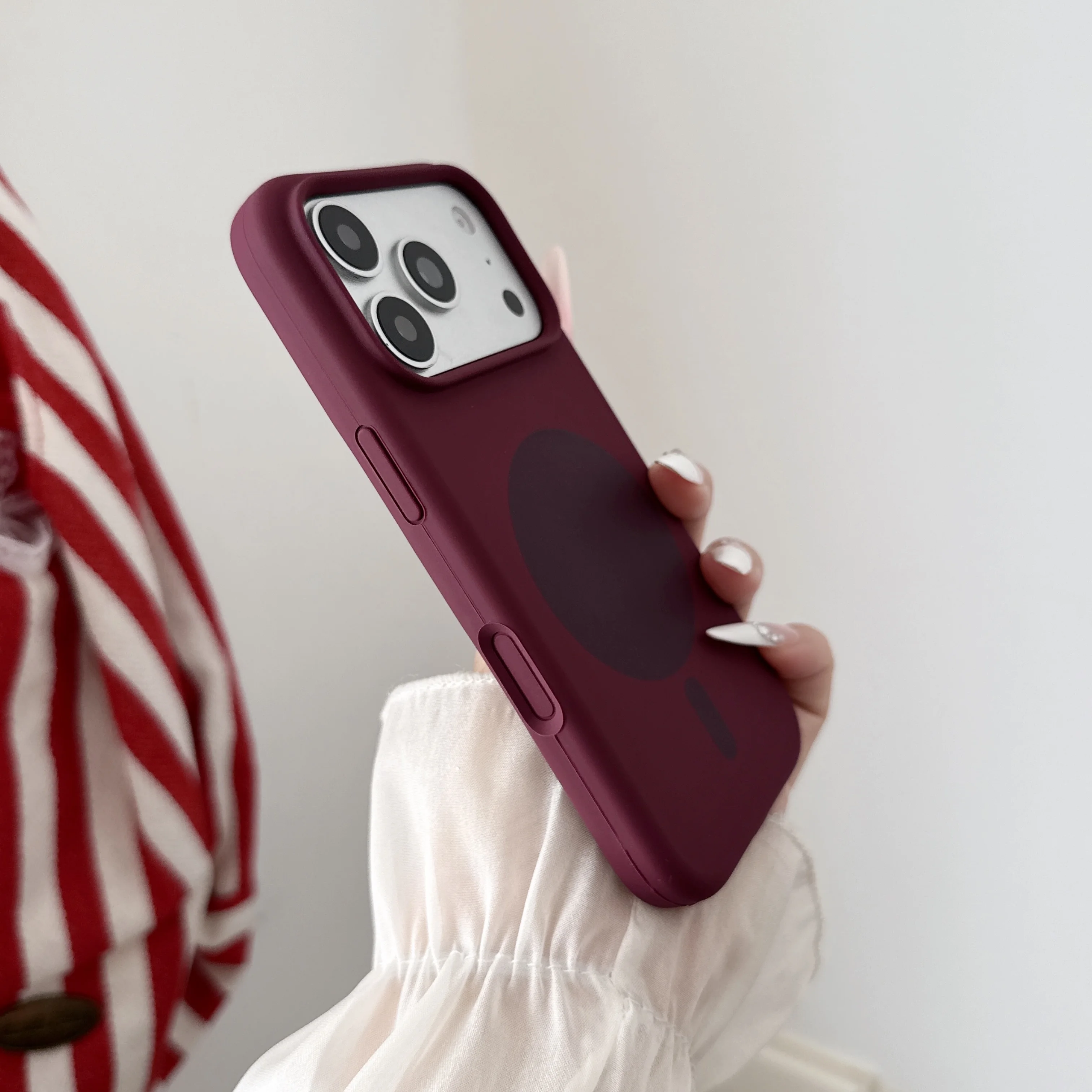 Стильный чехол для iPhone 18 и – обзор и цена Liquid Silicone Magnetic Phone Case
